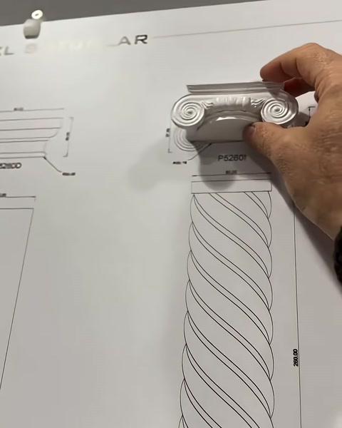 Volütlü sütun başlığı numunesi burmalı sütun çiziminde inceleniyor