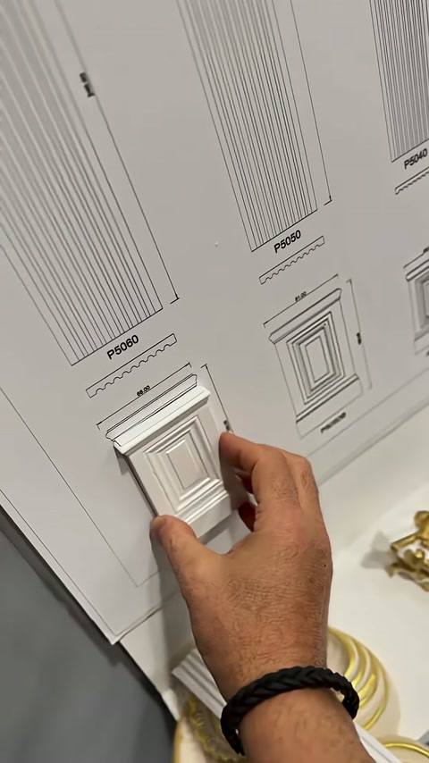 Kademeli sütun kaidesi örneği kare gövde çiziminin altına tutuluyor