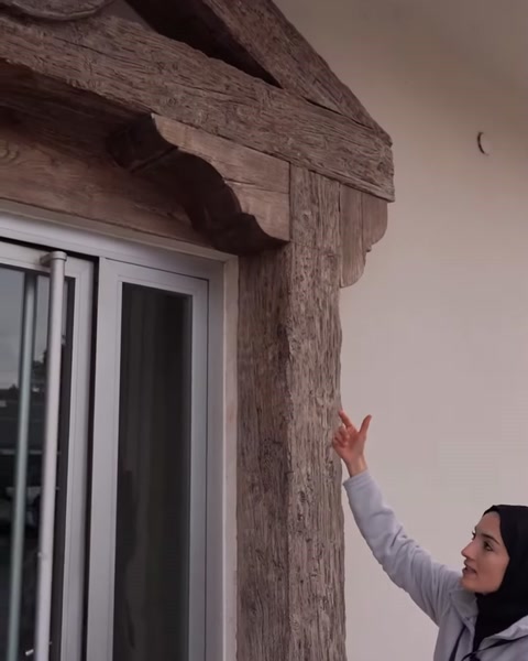 Pencere üstündeki kiriş, payanda ve merteklerin birleşim düzeni