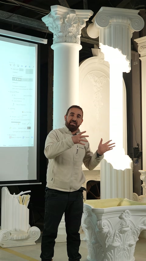 Sunucu, beyaz sütunların önünde eliyle ürün gruplarını gösteriyor.